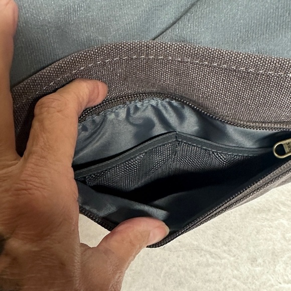 Bassmart Gray Messenger or accessories Bag - Picture 13 of 14